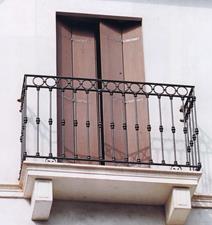   Pasamanos y balcones en hierro