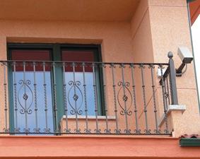   Pasamanos y balcones en hierro