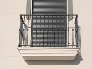   Pasamanos y balcones en hierro