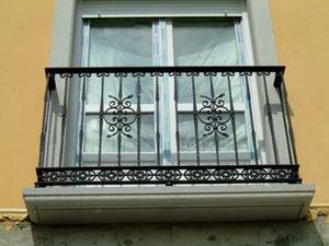   Pasamanos y balcones en hierro